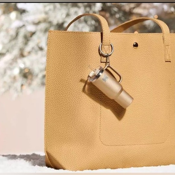 Stanley Quencher 30oz elf Lip Oil & mini Stanley Keychain Ornament Bundle of 3 - Picture 9 of 9